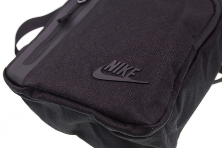 Saszetka Nike Core Small Items 3.0 BA5268-010