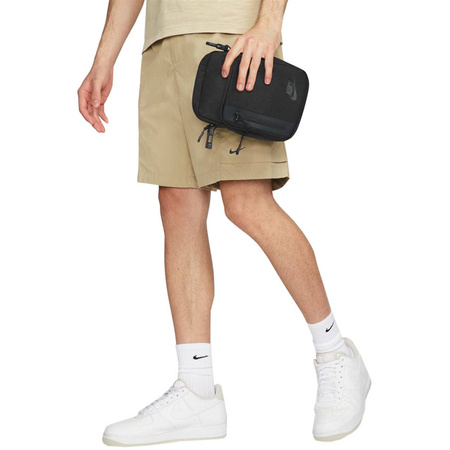 Saszetka nerka Nike Elemental Premium DN2557 010