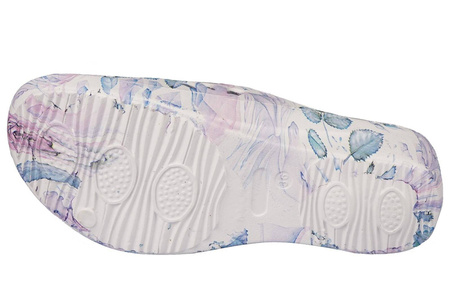 Damskie klapki basenowe American Club DNH-100BU w biało niebieskim kolorze