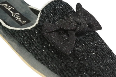 Damskie pantofle firmy Meteor DV264 w kolorze czarnym